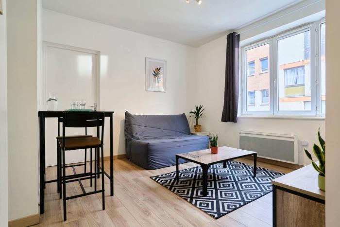 Quiet one-bedroom flat close to the metro