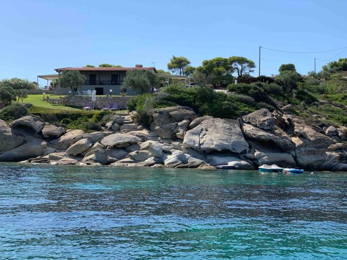 Beachfront Villa Paradise