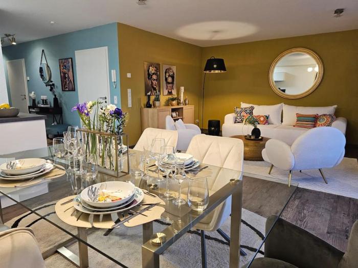 Elegant Apartment with Direct River View, Balcony and Parking in Bernkastel-Kues
