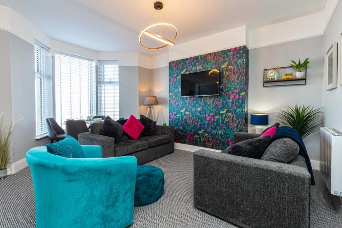 Stylish Seafront Apartment - Sleeps 6 - Gateway to the Lakes