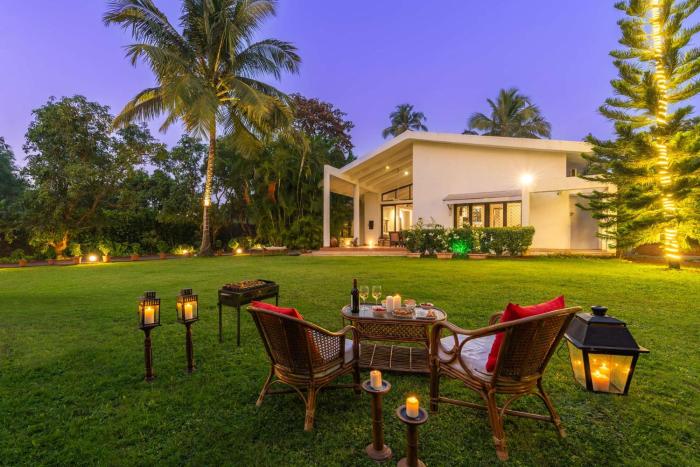 The Beach House by StayVista with Modern interiors, nearby beach, pool, lawn