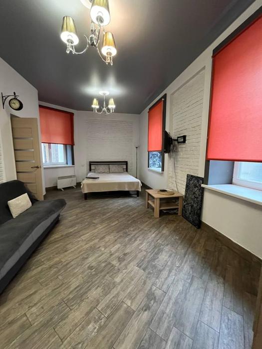 Shpytalna Apartments є світло