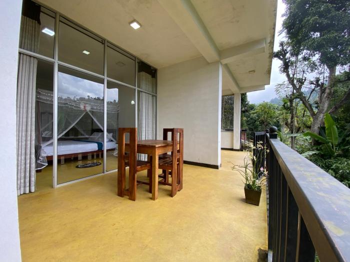 Rawana Rock Road Home