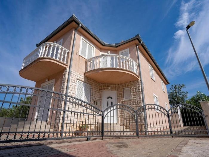 Apartments with parking space Sveti Filip i Jakov, Biograd - 22404