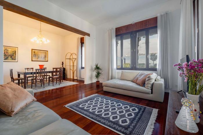 Palazzo Boito Luxury Apartment on Lido with Venice view