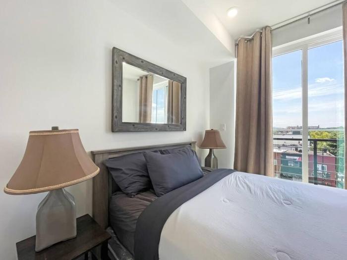 Luxury Penthouse , Private RoofDeck & Amazing View