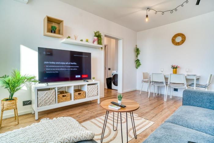 Modern West Side Flat: Steps to Subway & Park