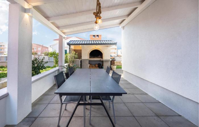 Stunning Apartment In Biograd Na Moru