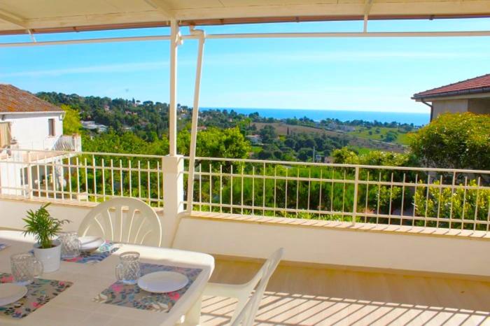 Quadrilo Mauro, cielo terra con terrazza vista mare