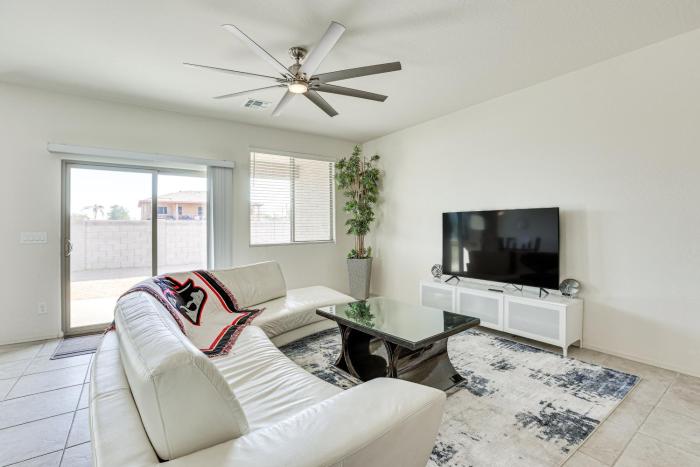 7 Mi to State Farm Stadium Peoria Home!