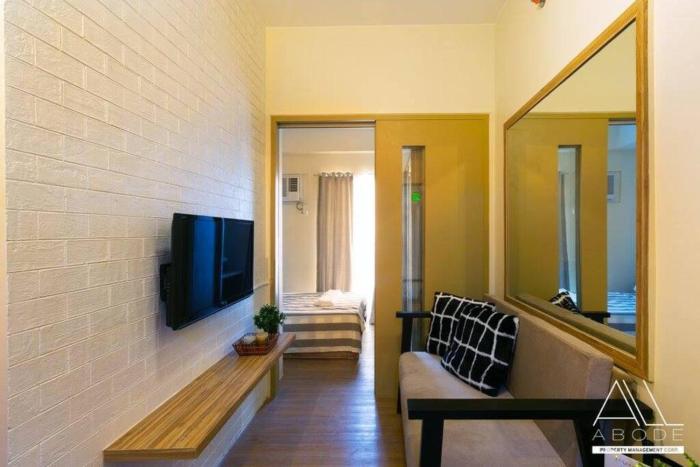 Flat CAMI: Scandustrial Design 1-BR w Balcony
