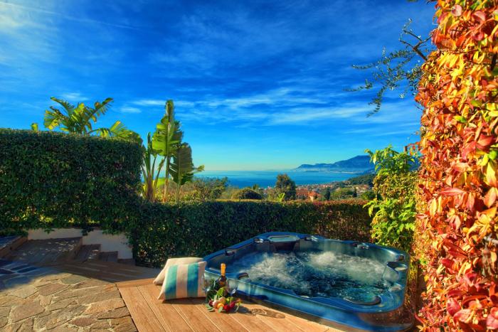 casa con piscina Jacuzzi AC wifi e biciclette elettriche