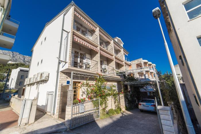 Apartments by the sea Tucepi, Makarska - 22384