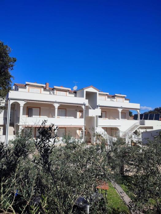 Apartments with parking space Pakostane, Biograd - 22375