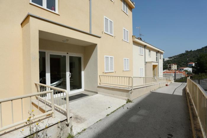 Apartments with a parking space Mastrinka, Ciovo - 22515