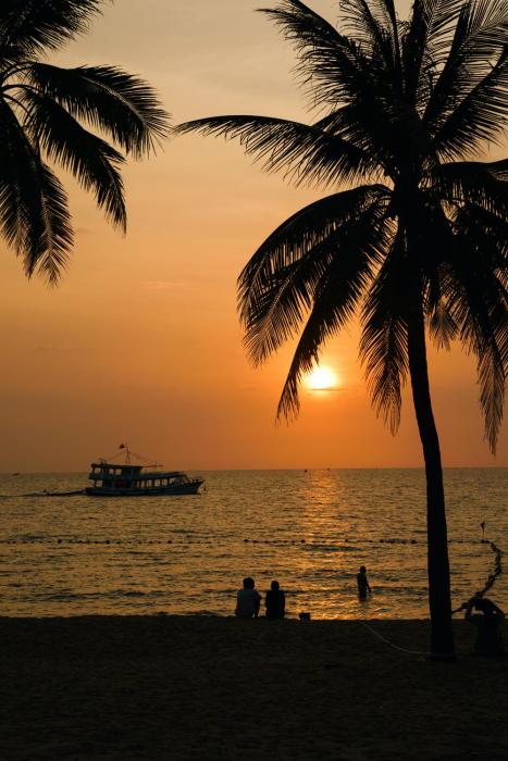 Kosmos Apart Hotel Phu Quoc - Night market & Walkin to beach