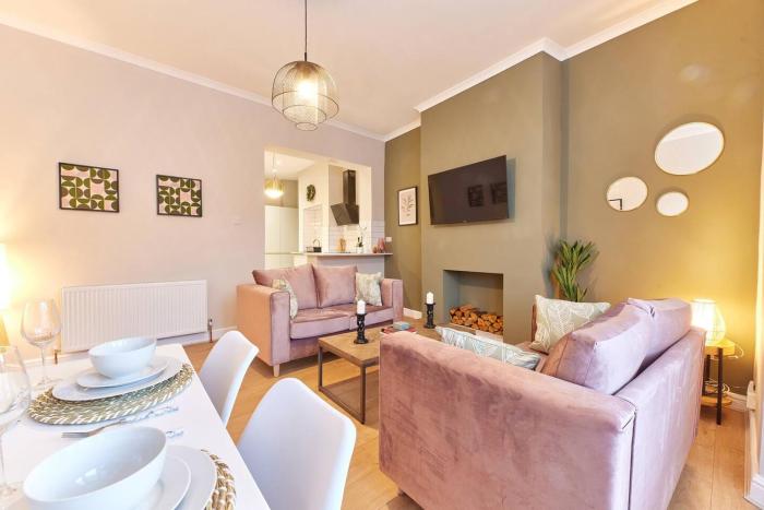 Modern Luxury 2-Bedroom Oasis in Heart of Whitley