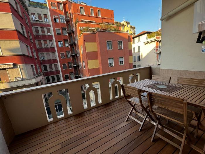 Guzzo B - Elegant Flat with Balcony at Bolivar M4 Metro