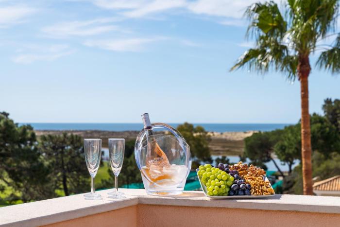 Extraordinary Villa on an elevated position in Quinta do Lago