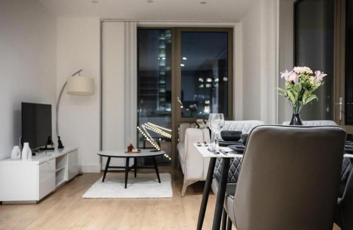 Immaculate 2-Bed Apartment in Canary Wharf
