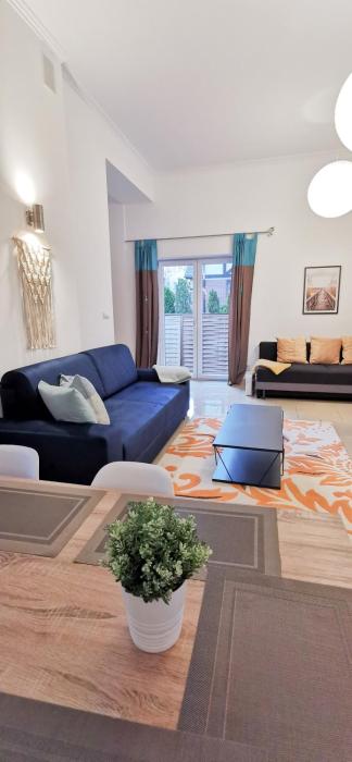 Eklektyczny i przestronny apartament z tarasem w pobliżu jeziora i Gór Sowich