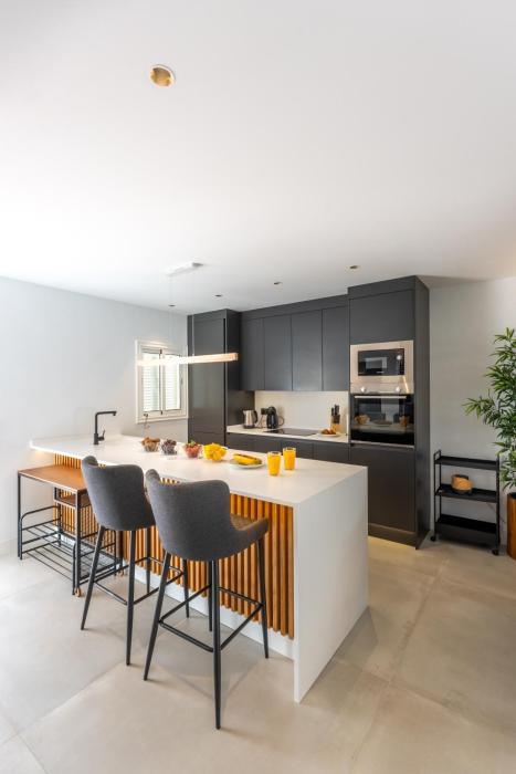 Designer loft with pool, with gigantic terrace and private parking & in the city centre