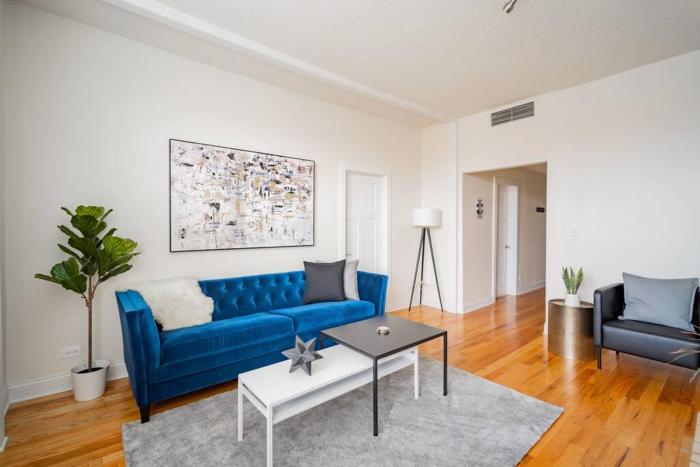 Lively 3BR Apt in Chicago - Milwaukee N3