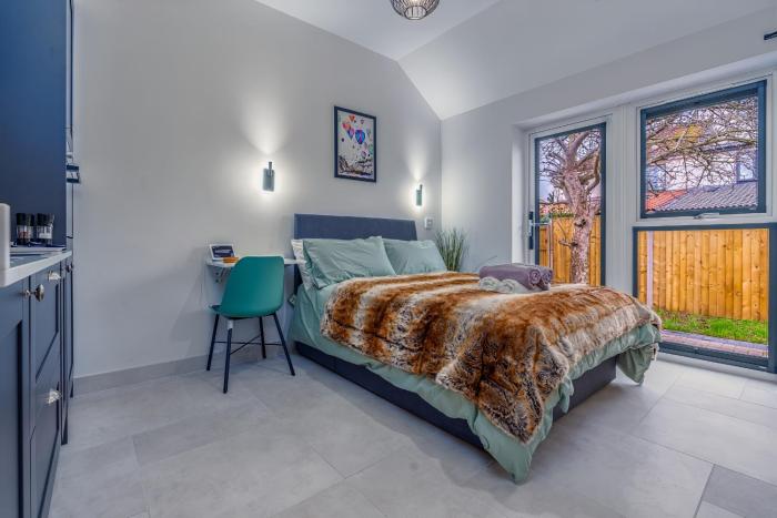 Modern studio w underfloor heating & parking