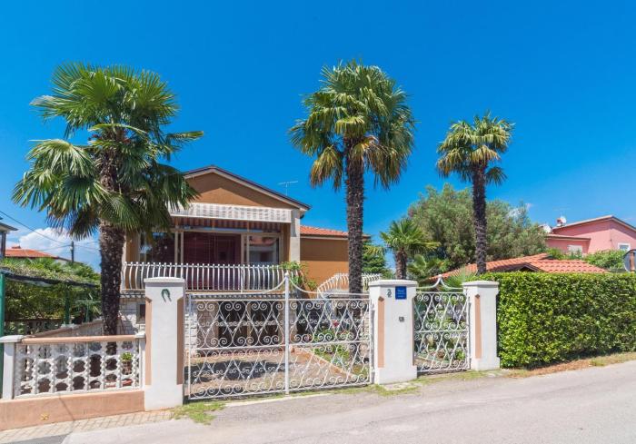 Apartments with parking space Umag - 22520