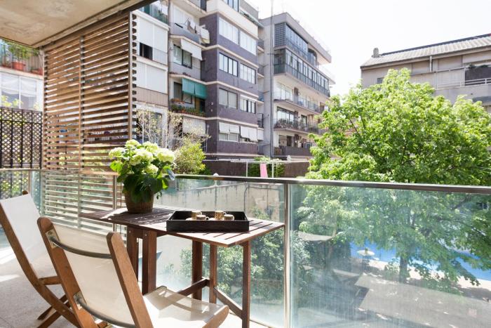 Barcino Inversions - Spacious Apartments near the City Center with balcony