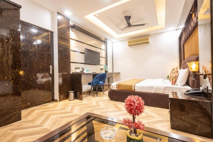 Hotel Cosmo Near BLK Hospital Karol Bagh