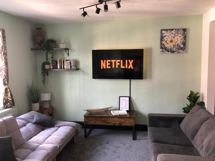 One Bed Apartment in Windsor Town Centre, 5 min walk to the Castle!!