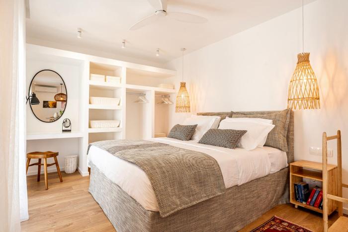 Suite Blanche by Aristotelous Square