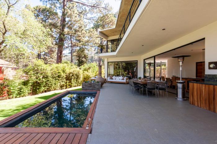 Casa con amplia terraza y jacuzzi en Avándaro