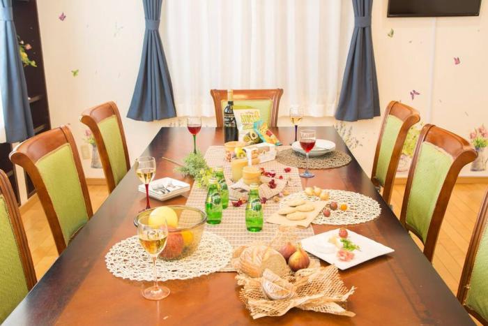 那覇市内を満喫したいあなたへ！大人数宿泊可！国際通りまで徒歩4分！無料駐車場1台＆Wifi完備！