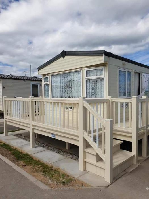 PALM GROVE PG33 3 BED DELUXE CARAVAN GOLDEN PALM