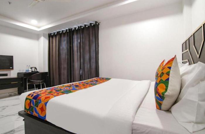 Hotel GreySky Karkardooma AnandVihar New Delhi