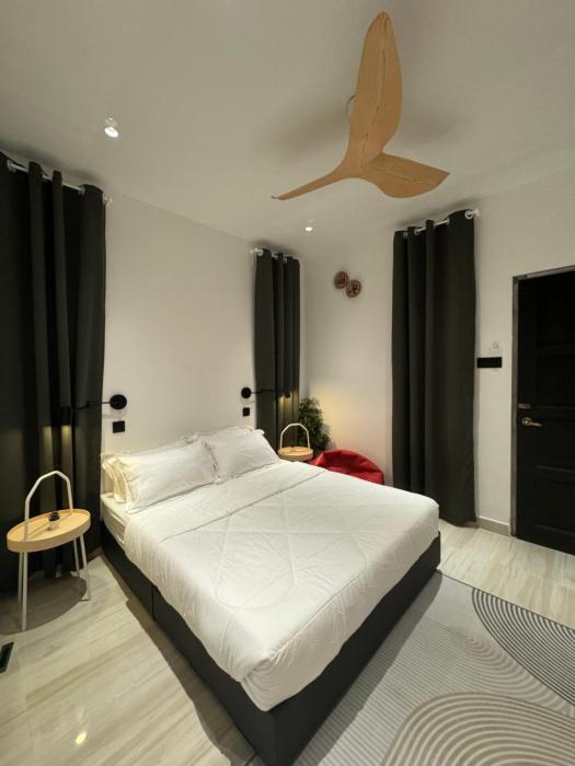 Cozy Scandinavi Guest room - Queen Bed, Free Netflix, Prime & Wi-Fi Near Bukit Mertajam