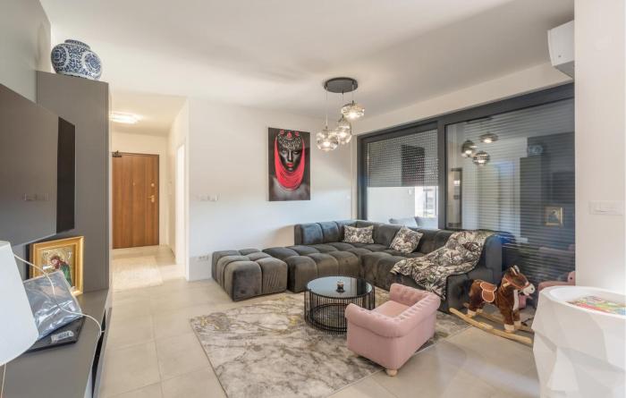 Awesome Apartment In Novigrad With Wifi