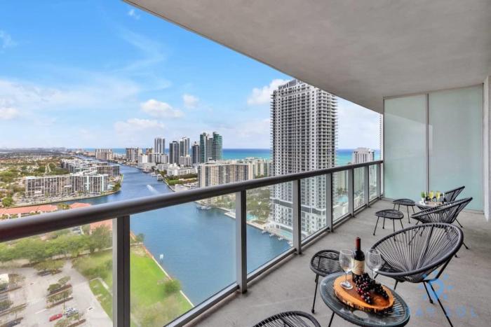 Upper Apartment - Pool - Gym - Near Beach