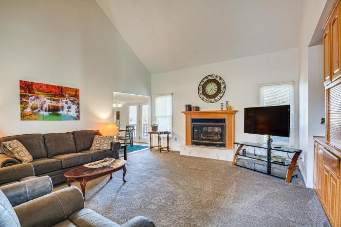 Stockton Home with Deck and Gas Grill about 1 Mi to Lake!