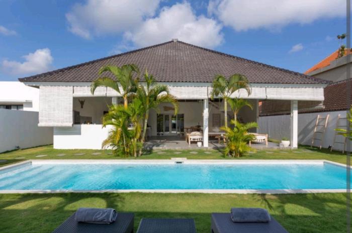 Spacious 3br villa, 5min Batu Belig Beach