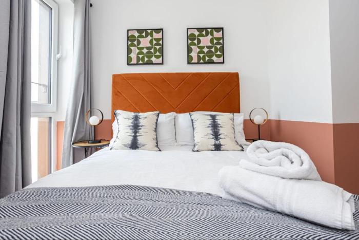 Lake view apartment 5 minutes to city center