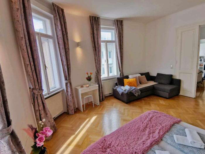 Central and round 3 minutes to city shopping center and Schönbrunn Palace