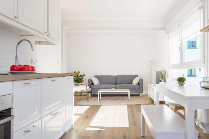 Martinenea -Luminosa vivienda by Egona