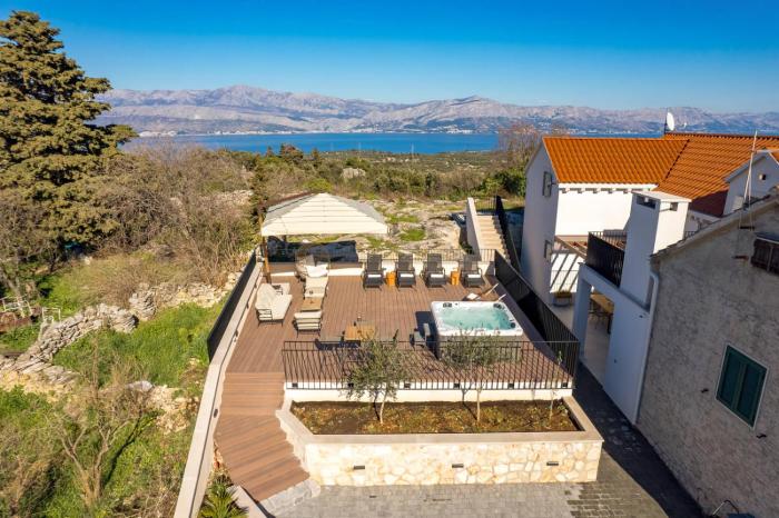 Luxury Villa with Jacuzzi on Brač