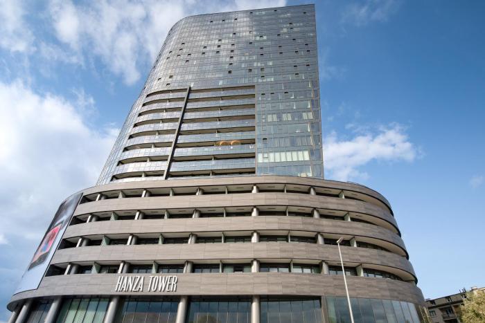Modern Apartments with Swimming Pool in Hanza Tower by Noclegi Renters