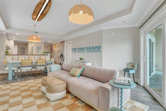 Beach Front Condo wPool, Restaurant, and Bar