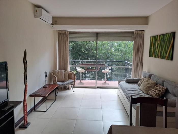 Luminoso y cálido DOS ambientes en excelente ubicación PLAZA MITRE