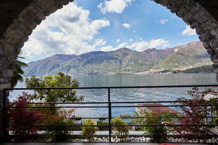 Cozy Studio with Lake View in Lezzeno